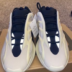 Yeezy Azael v3 700 white/black 9.5M GLOW IN DARK